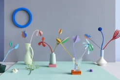 Papierskulptur 'Verspielte Papierstiele'