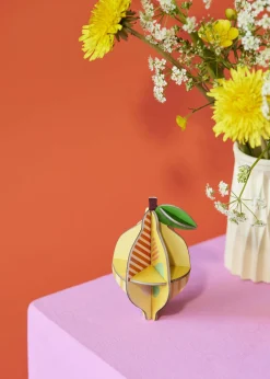 Papierskulptur 'Zitronenregal'