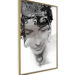 Poster 'Delicate Features'