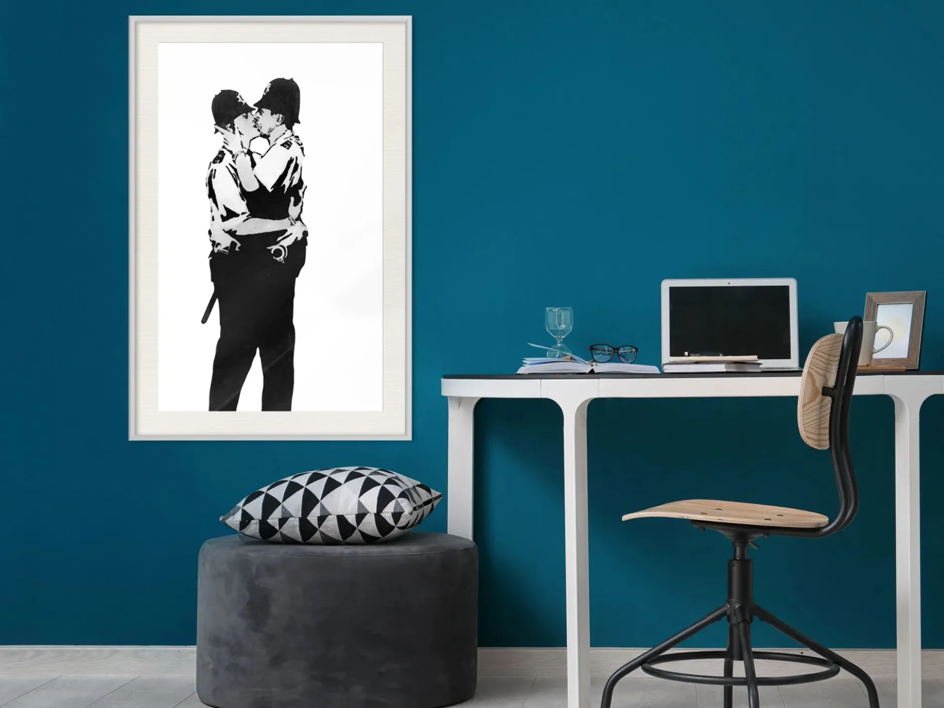 Poster 'Kissing Coppers'