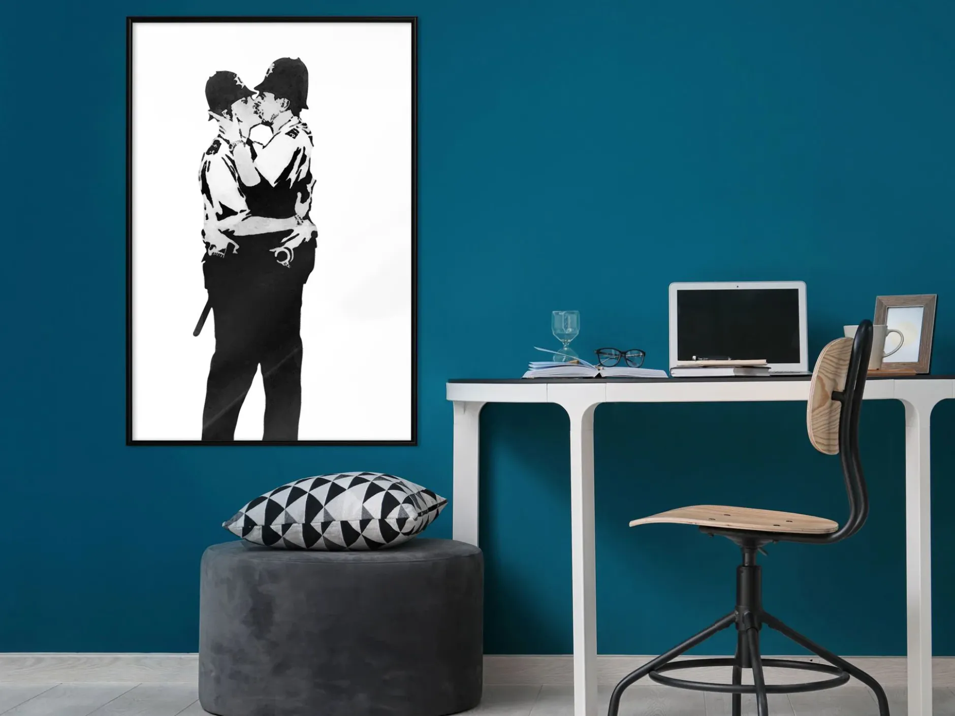 Poster 'Kissing Coppers'
