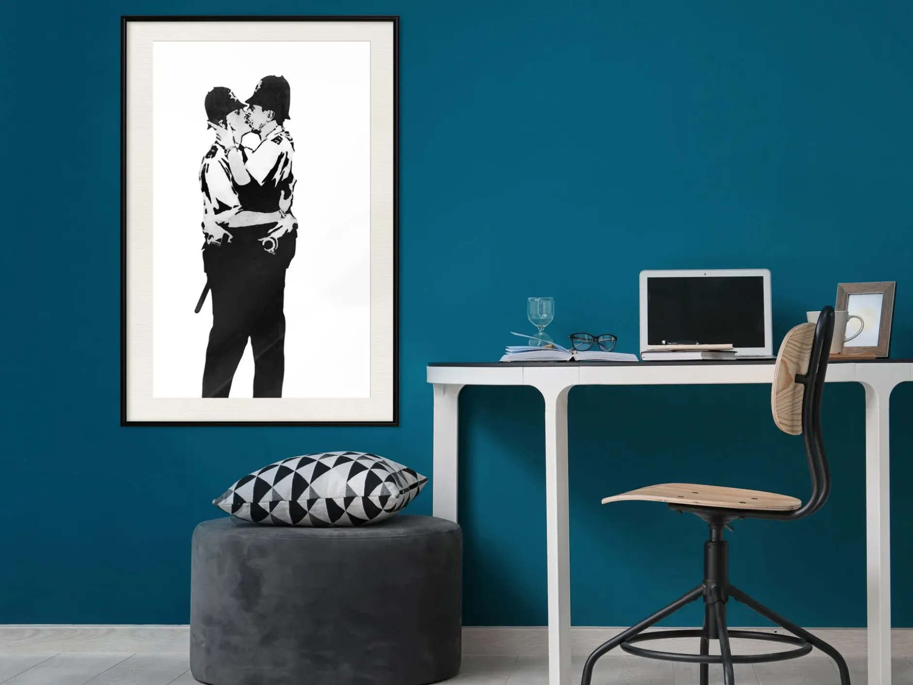 Poster 'Kissing Coppers'