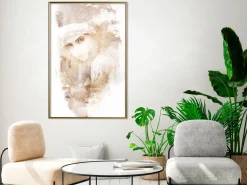 Poster 'Mysterious Look (Beige)'