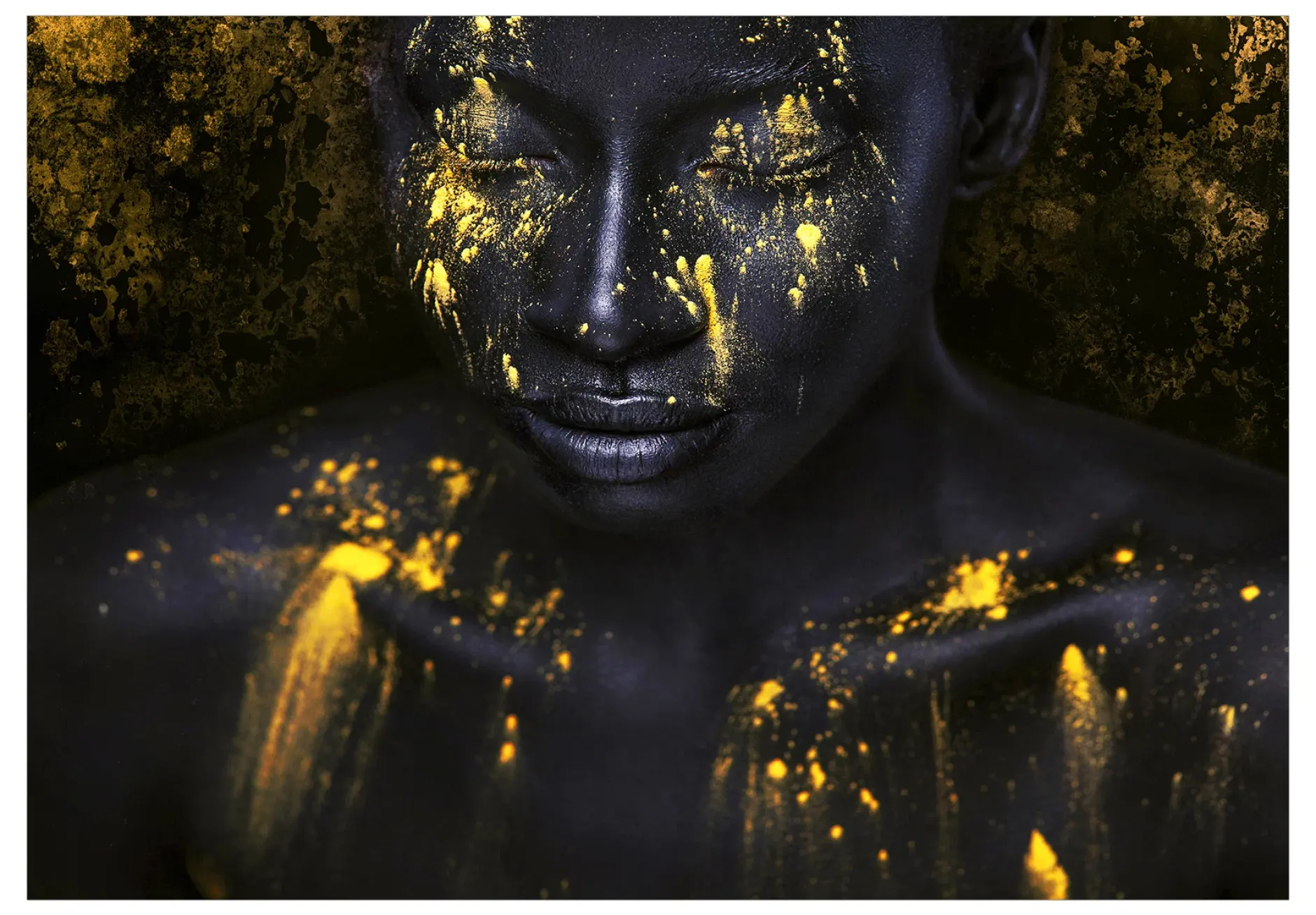 Selbstklebende Tapete 'Bathed in Gold'