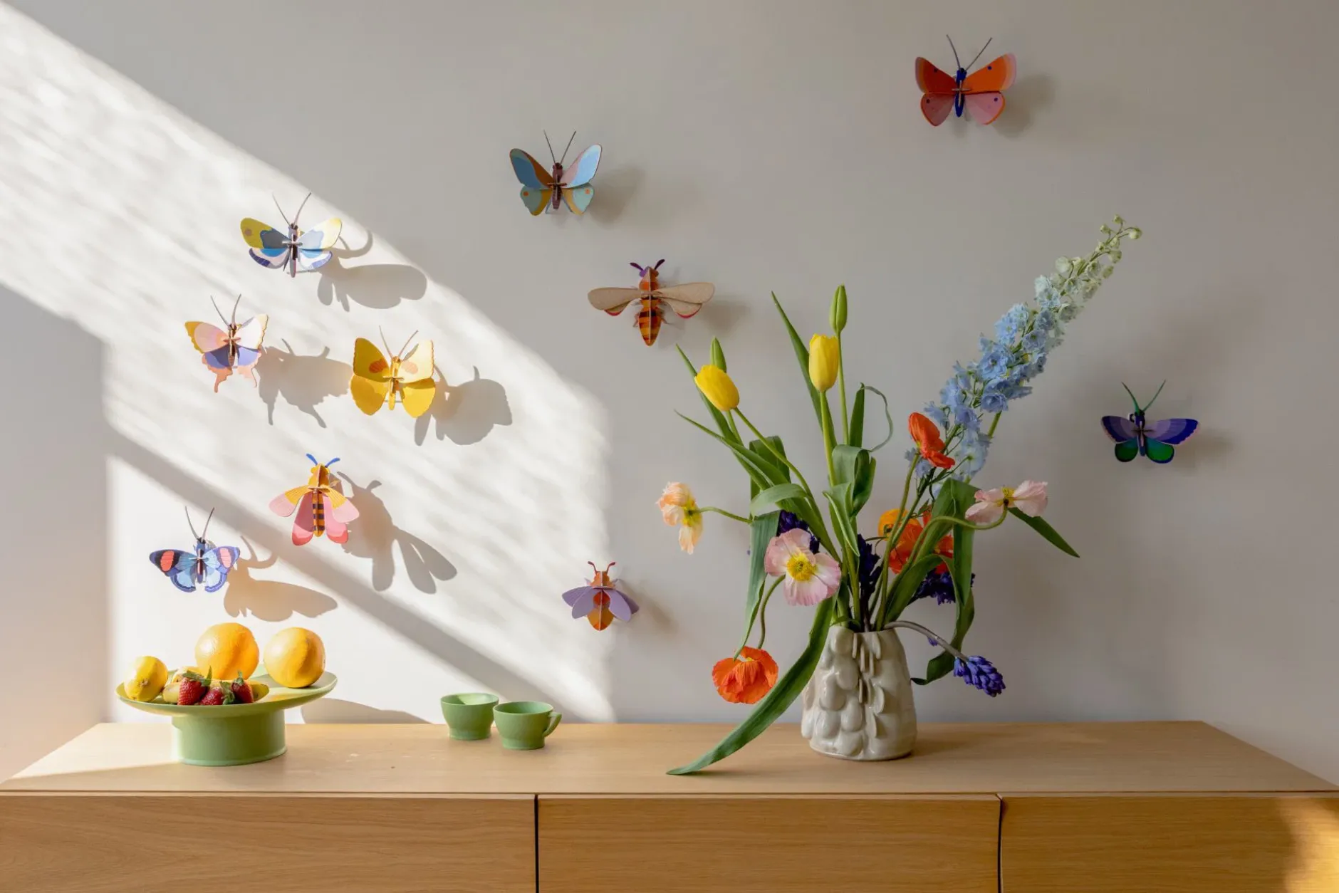 Wanddeko Papier 'Gedämpfte Flügelschönheit'
