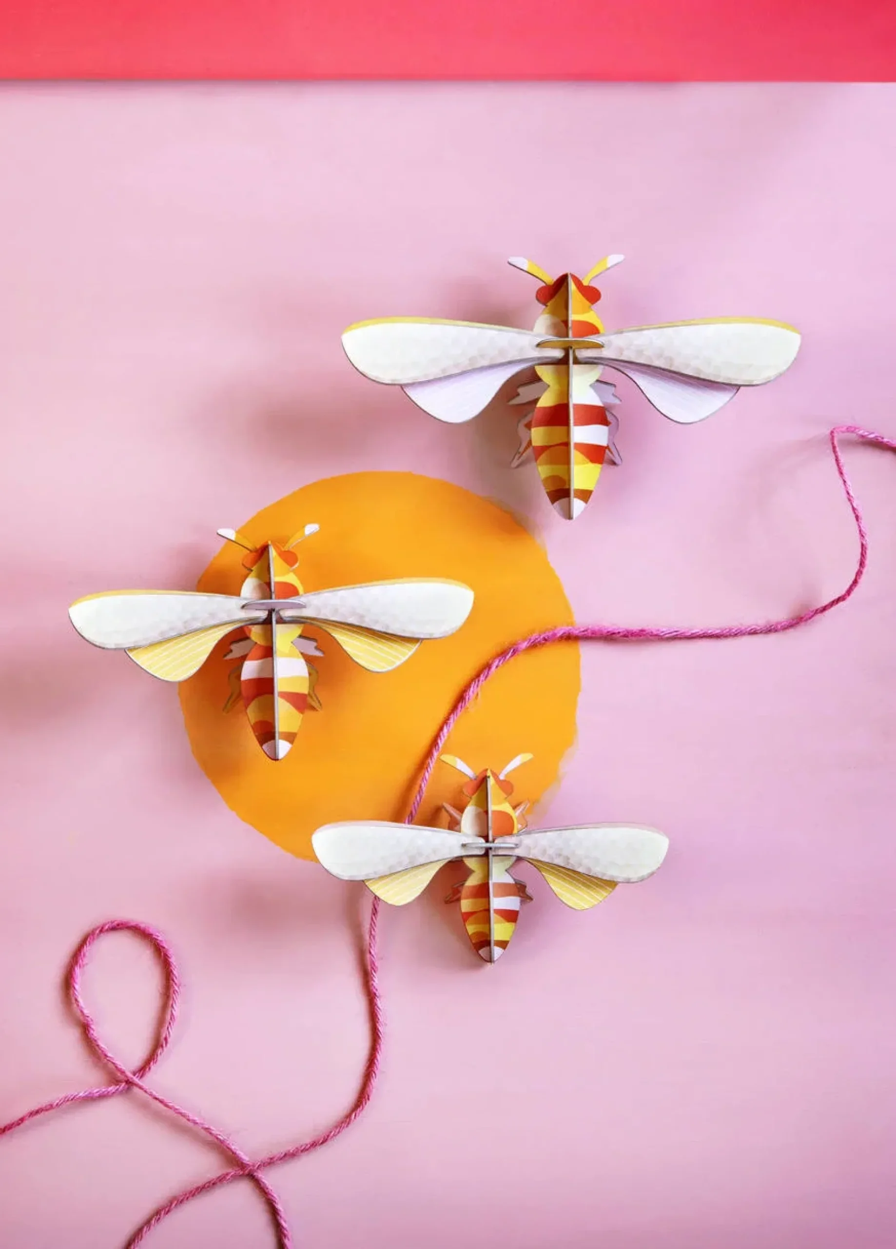 Wanddeko Papier 'Gestreifte Biene'