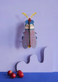 Wanddeko Papier 'Gestreifter Käfer'