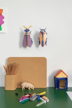Wanddeko Papier 'Gestreifter Käfer'