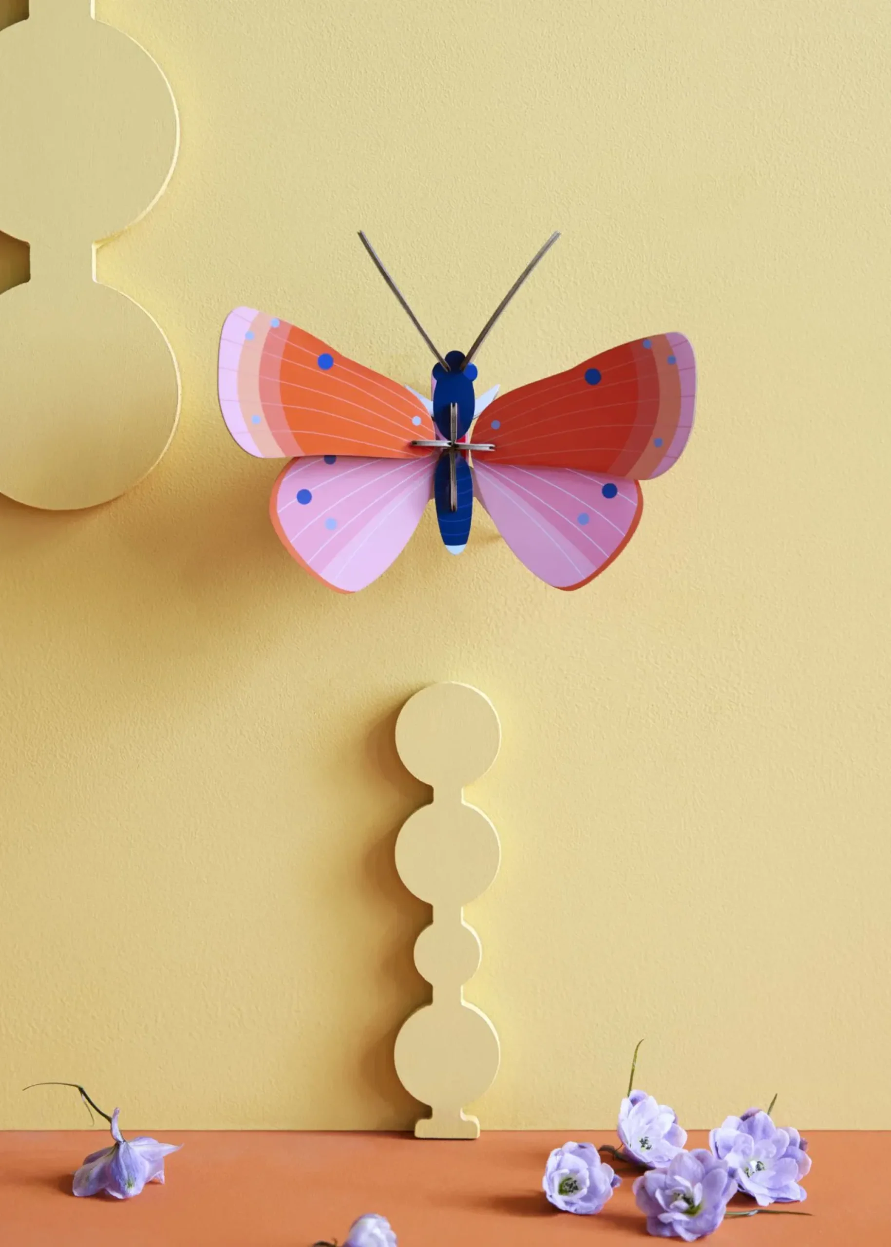 Wanddeko Papier 'Kräftiger Rubin-Schmetterling'