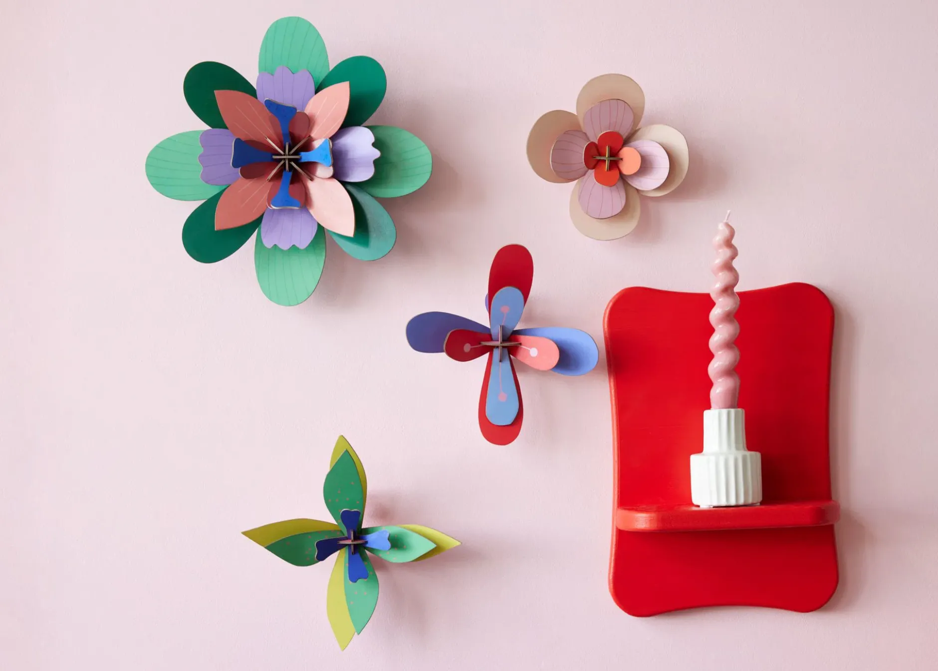 Wanddeko Papier 'Layecrimson-Blume'