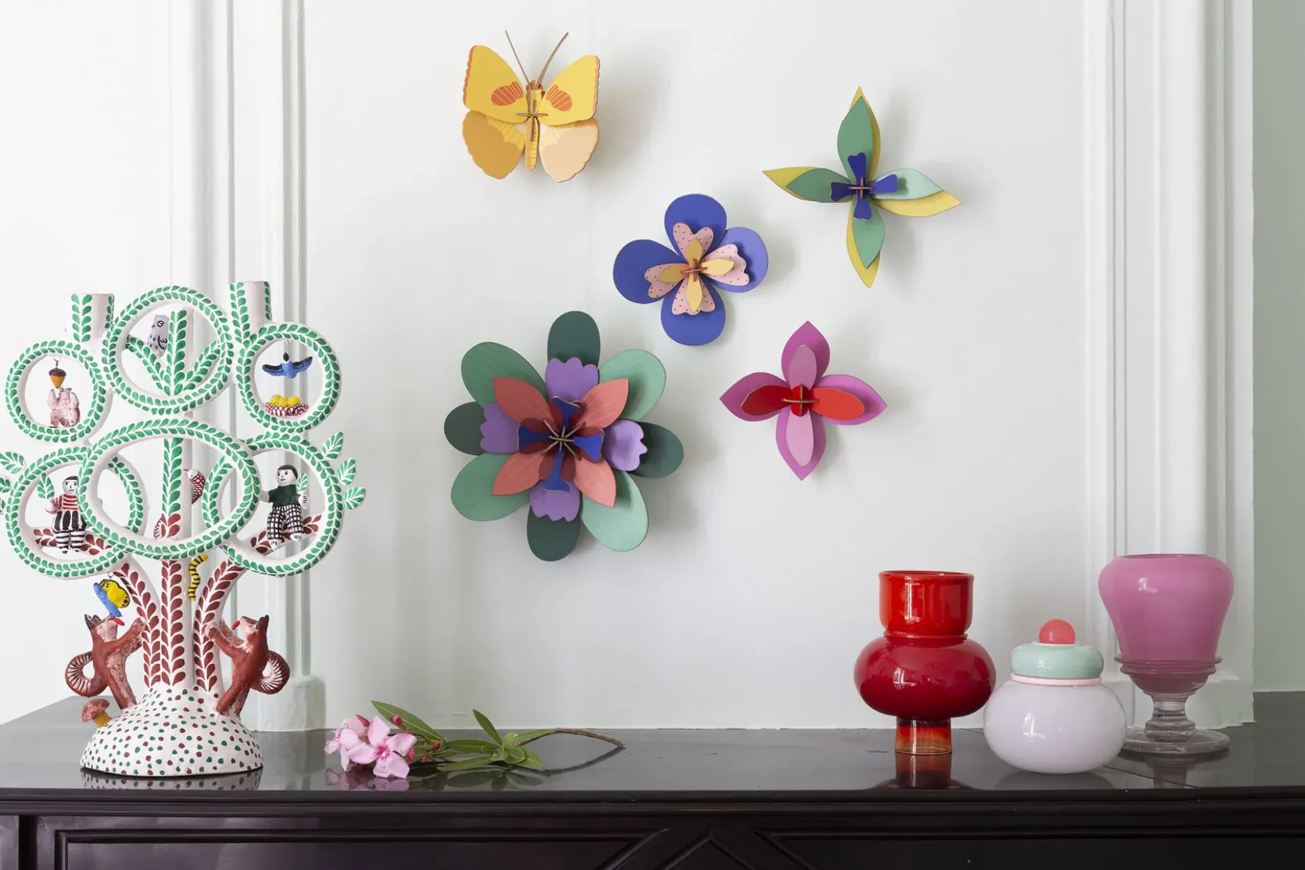 Wanddeko Papier 'Layecrimson-Blume'