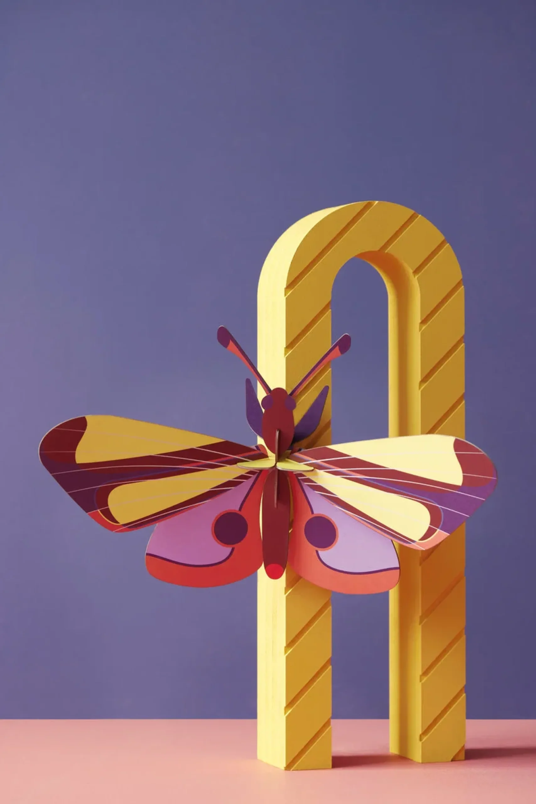 Wanddeko Papier 'Leuchtende Motte'