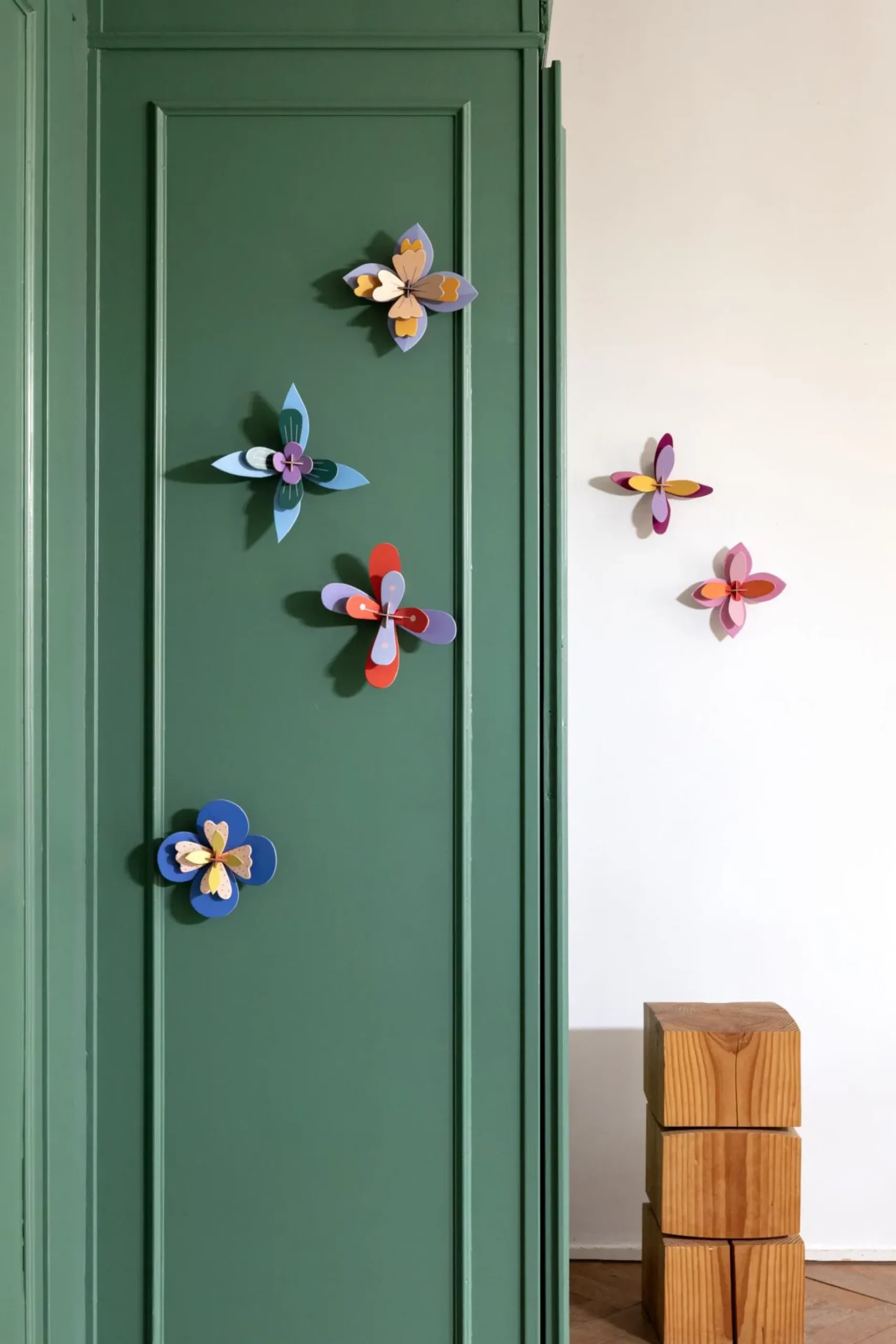 Wanddeko Papier 'Leuchtende Papierblume'