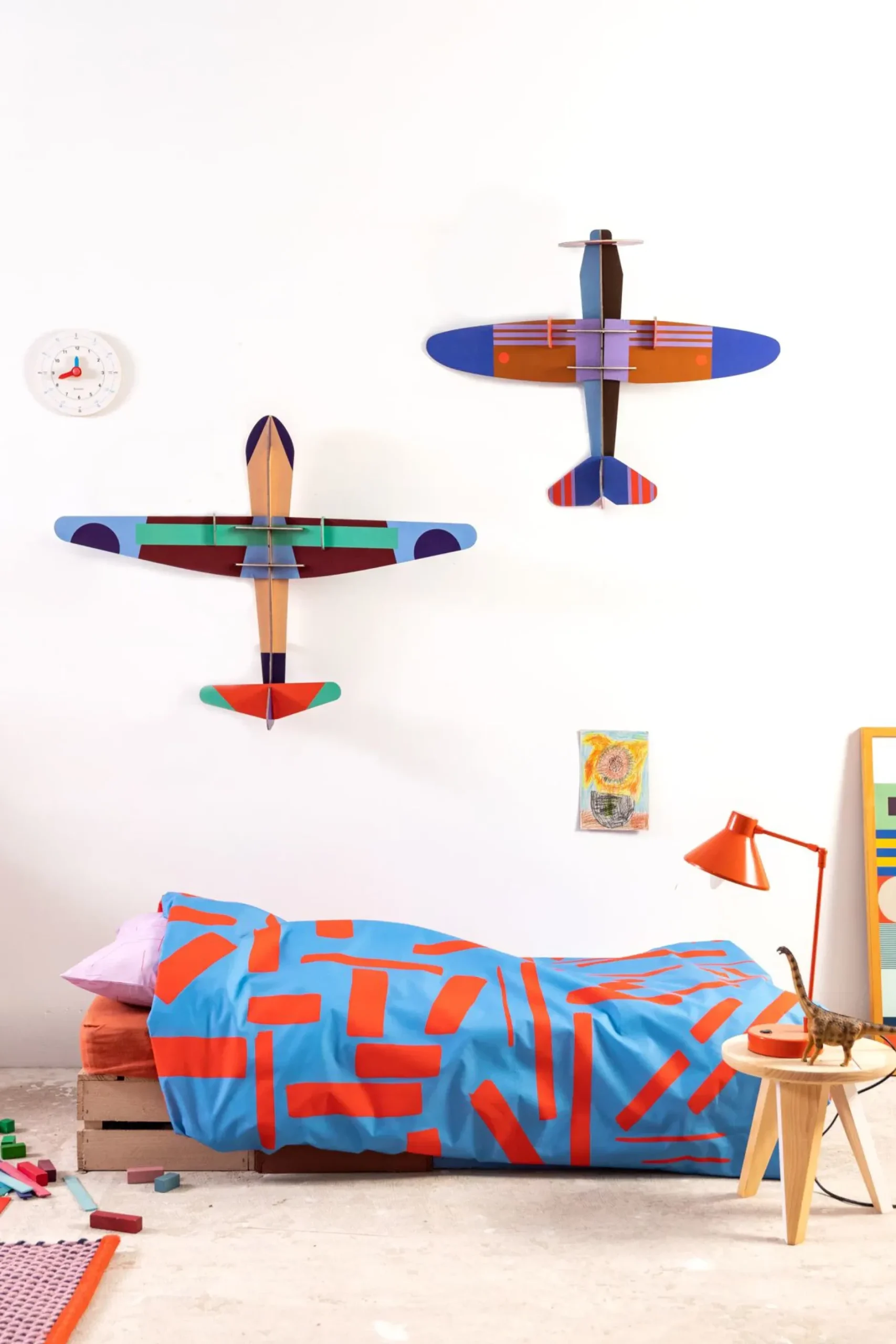 Wanddeko Papier 'Leuchtendes Papierflugzeug'