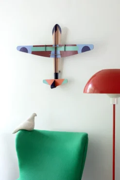 Wanddeko Papier 'Leuchtendes Papierflugzeug'