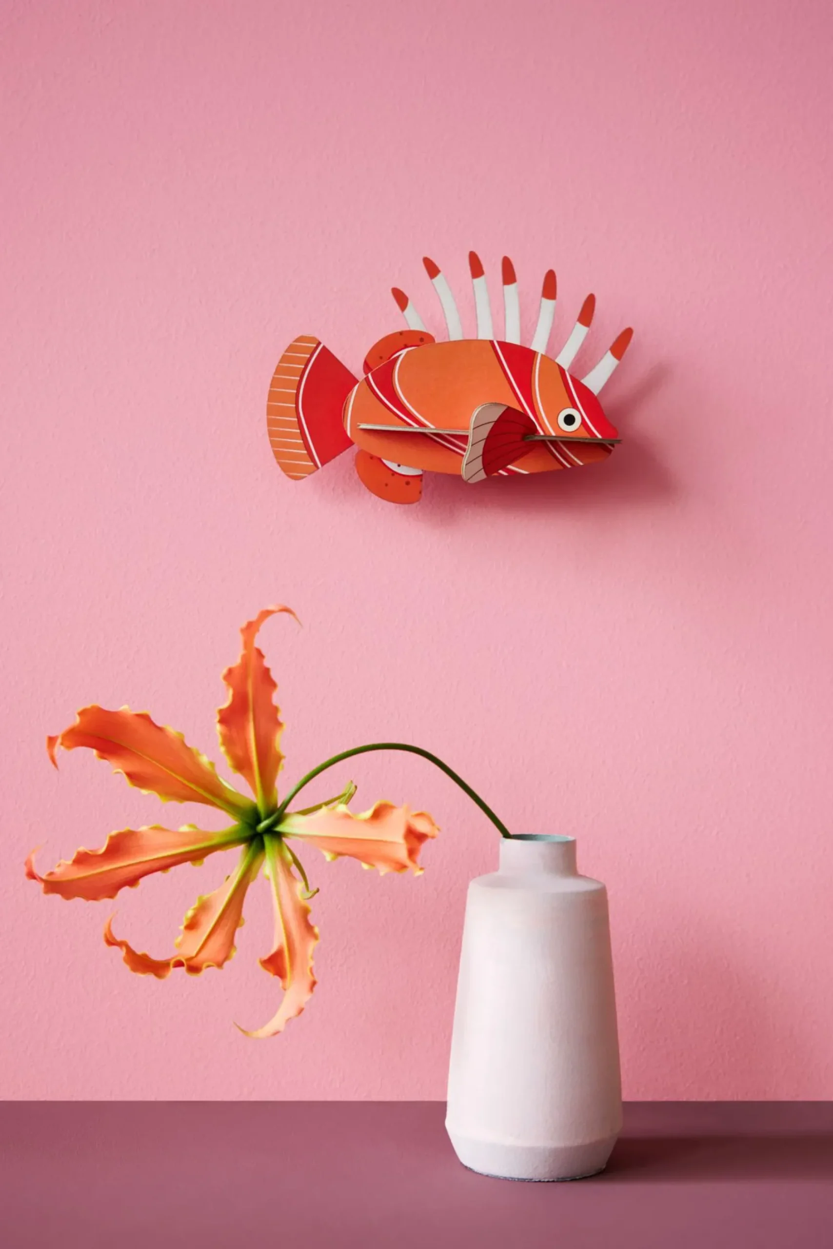 Wanddeko Papier 'Mutiger Rotfeuerfisch'