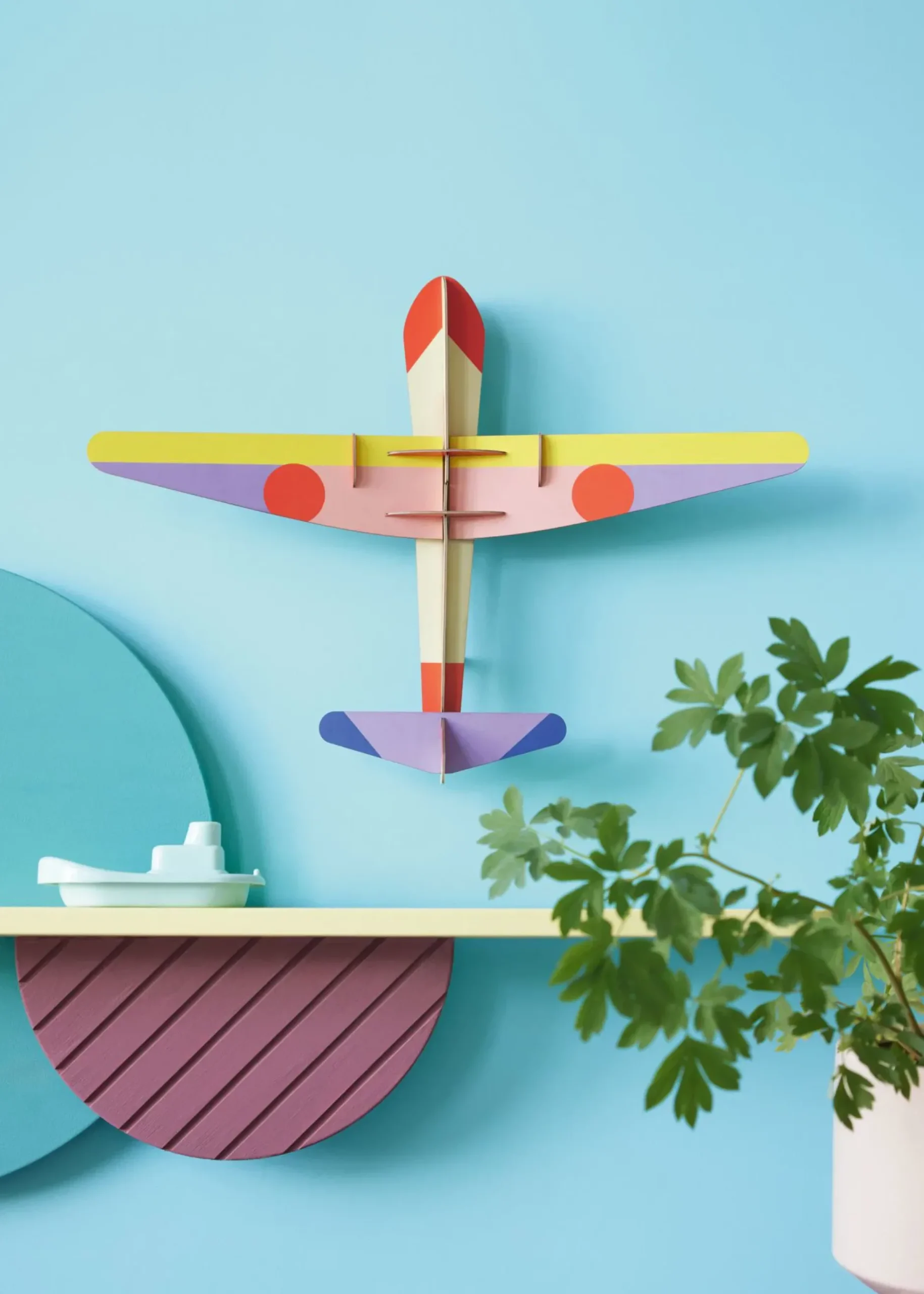 Wanddeko Papier 'Mutiges Flugzeugmodell'
