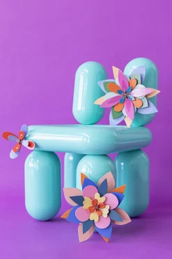 Wanddeko Papier 'Verspielte Blumenbastelei'