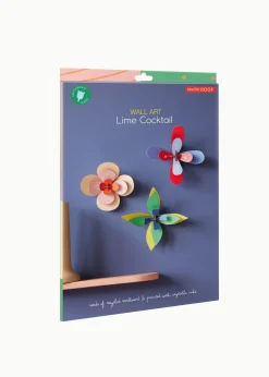 Wanddeko Papier 'Verspielte Blumenbastelei'