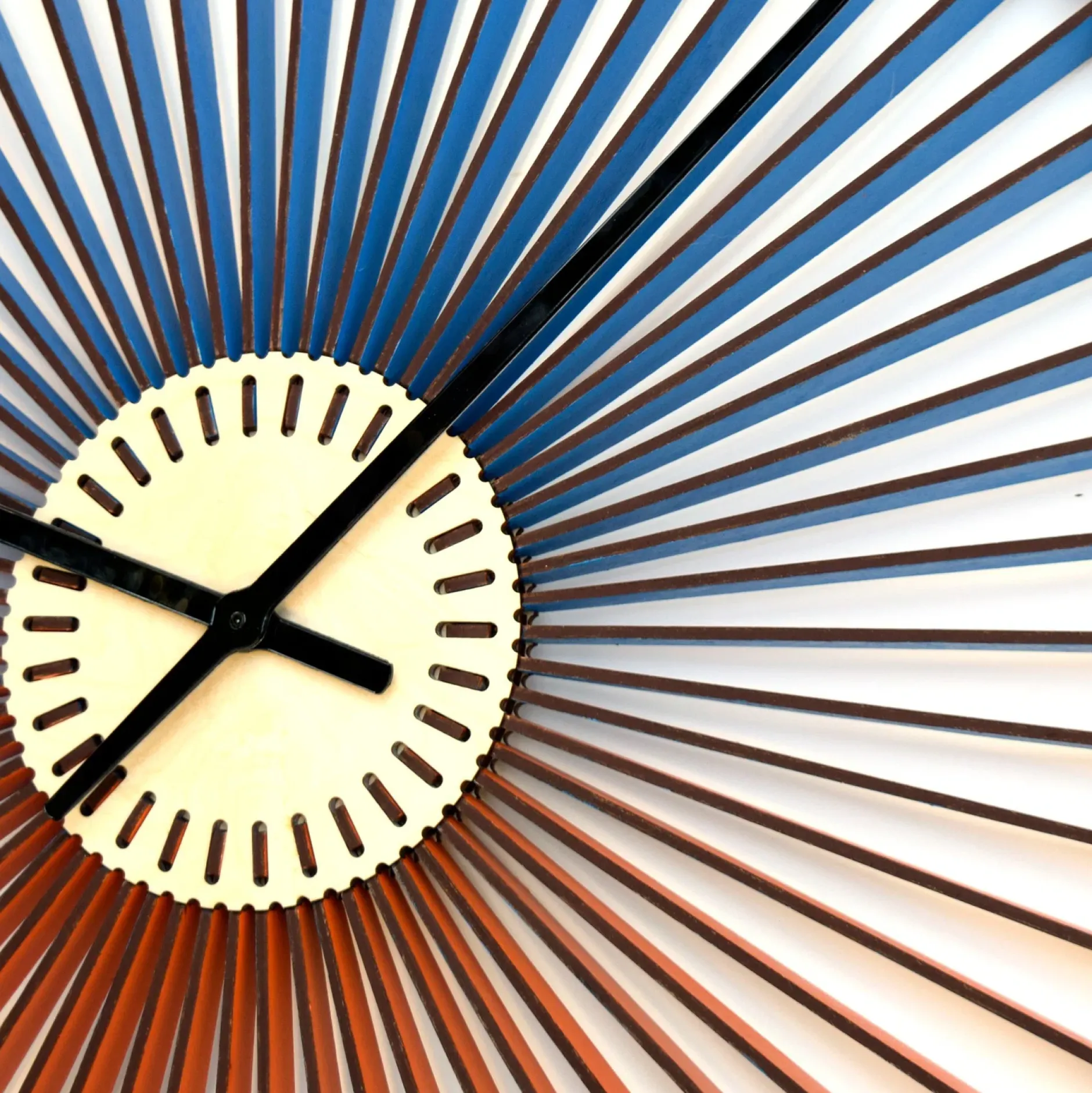 Wanduhr 'Kinetic'